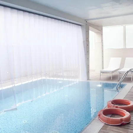 L'hotel מלון 3*