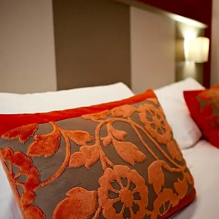 מלון L'hotel 3*