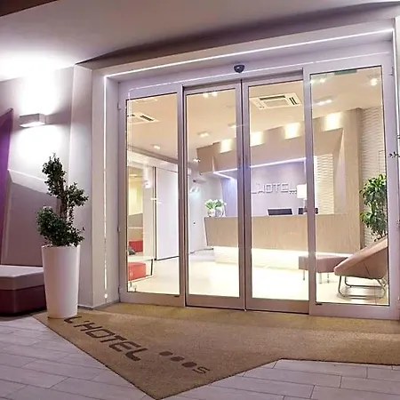 L'hotel מלון רימיני