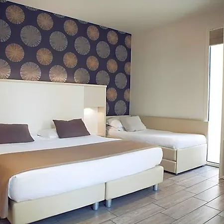 L'hotel 3* רימיני