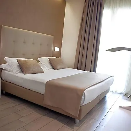 L'hotel מלון רימיני