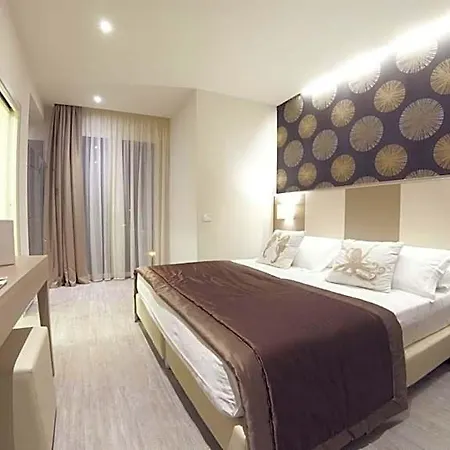 L'hotel מלון 3*